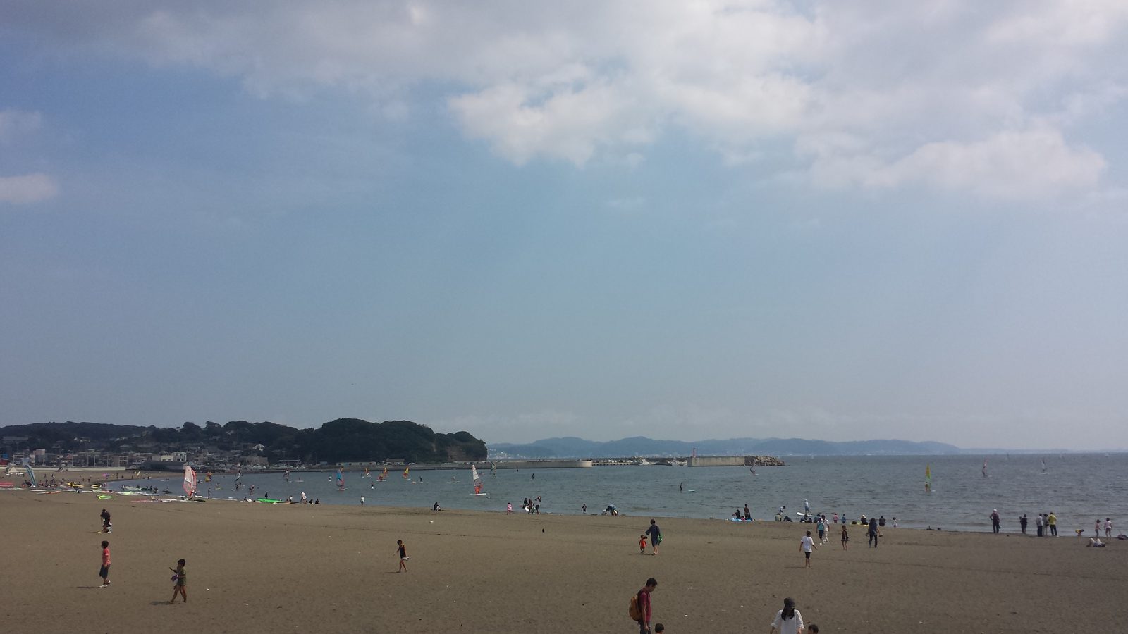 湘南・鵠沼海岸の夏の風景